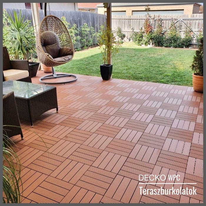 <b>Teraszburkolat</b> - Prémium WPC összepattintható járólap - <b>BARNA</b> | DECKO (300x300x20 mm lap) - (Egy darab)