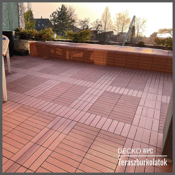<b>Teraszburkolat</b> - Prémium WPC összepattintható járólap - <b>BARNA</b> | DECKO (300x300x20 mm lap) - (Egy darab)