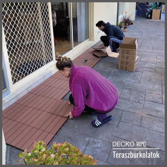 <b>Teraszburkolat</b> - Prémium WPC összepattintható járólap - <b>BARNA</b> | DECKO (300x300x20 mm lap) - (Egy darab)